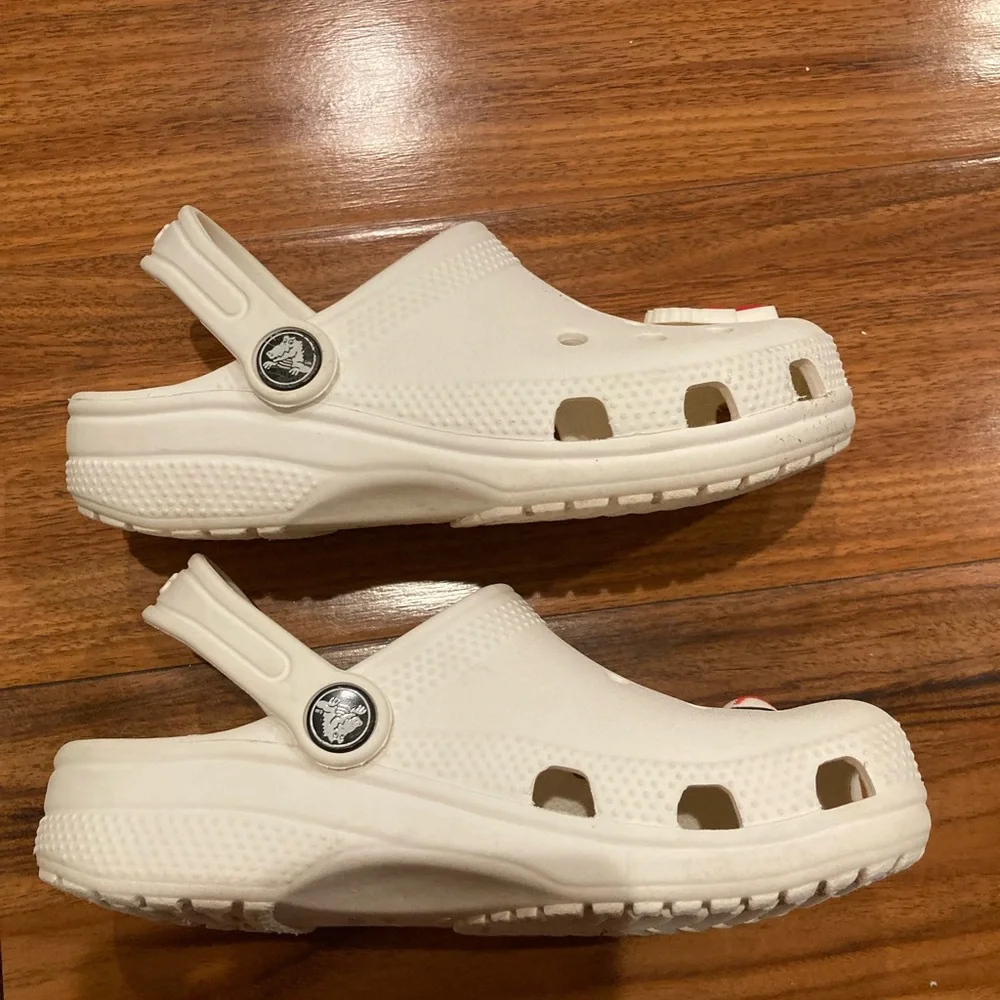 CROCS Kids White Clogs with Sports Charms Size C13 - Picture 8 of 8